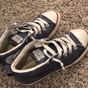 Boys blue converse, size 4.5.